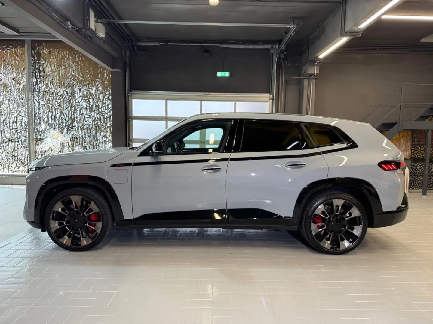 XM Label~BOWERS&WILKIN~HUD~KAMERA 360 ~23