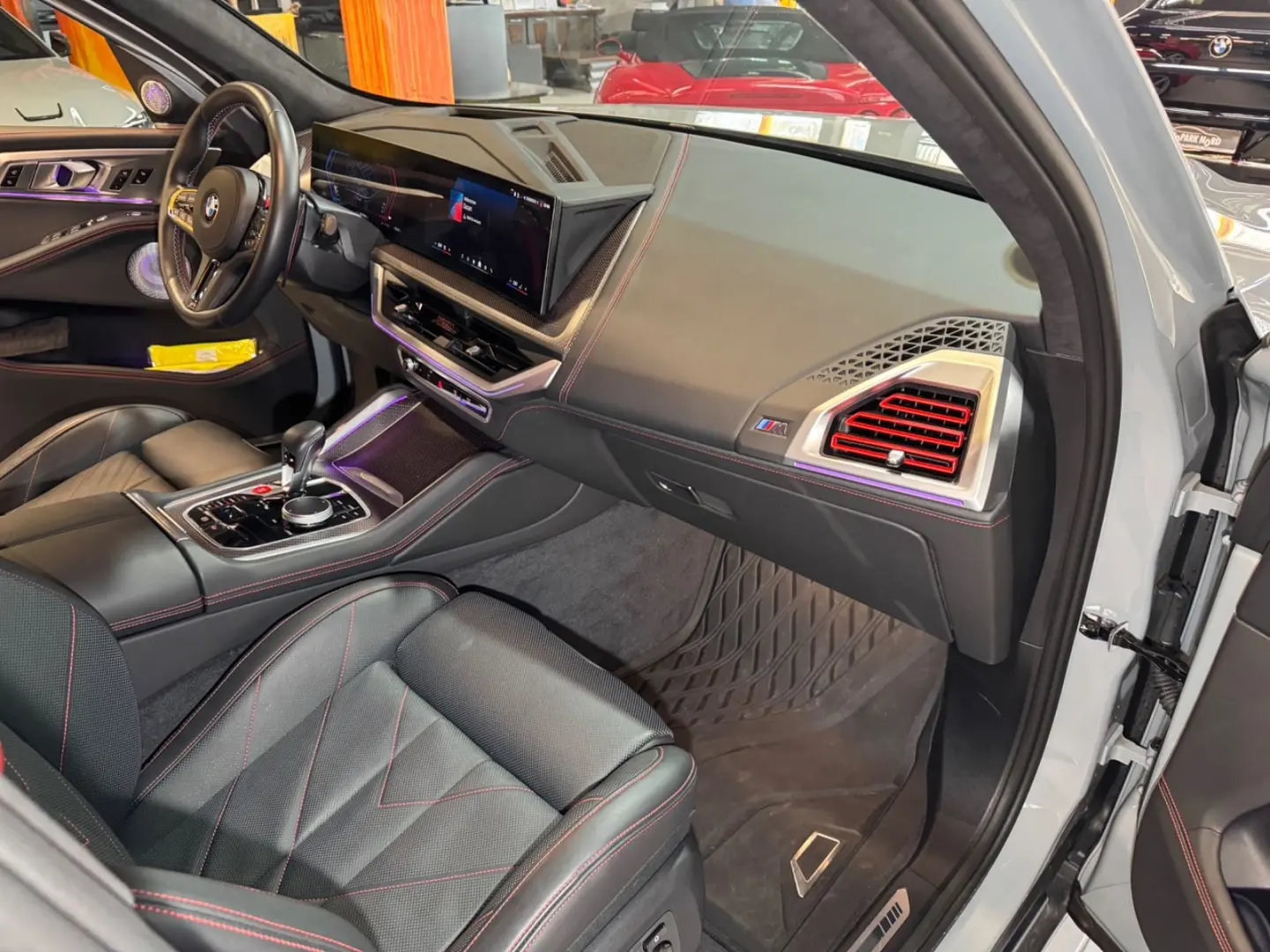 XM Label~BOWERS&WILKIN~HUD~KAMERA 360 ~23