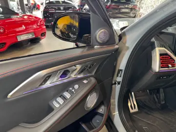 XM Label~BOWERS&WILKIN~HUD~KAMERA 360 ~23