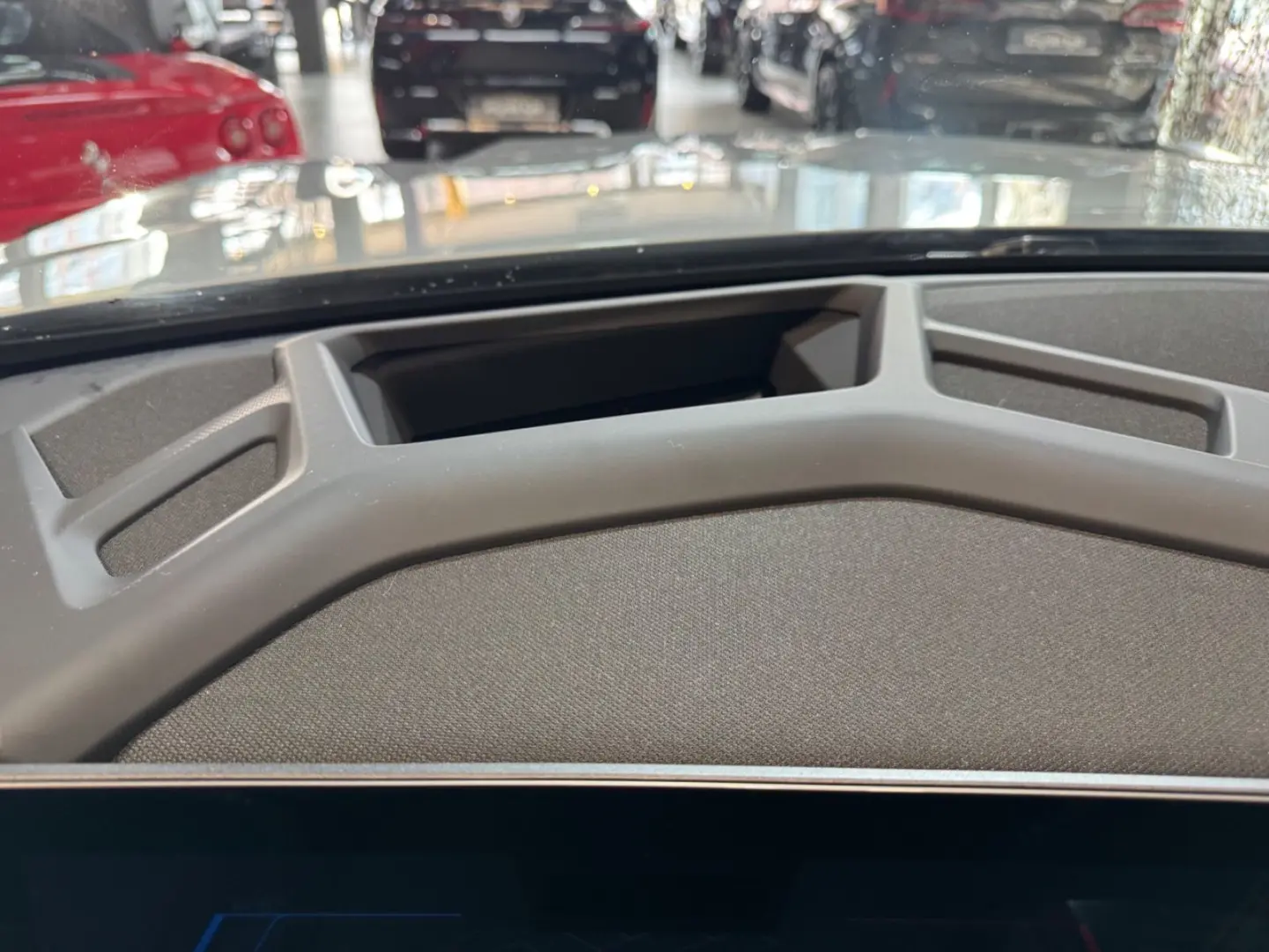 XM Label~BOWERS&WILKIN~HUD~KAMERA 360 ~23