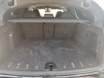 XM Label Red INDIVI KREIDE Sitzbelüft B&W Gestik