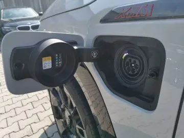 XM Label Red INDIVI KREIDE Sitzbelüft B&W Gestik