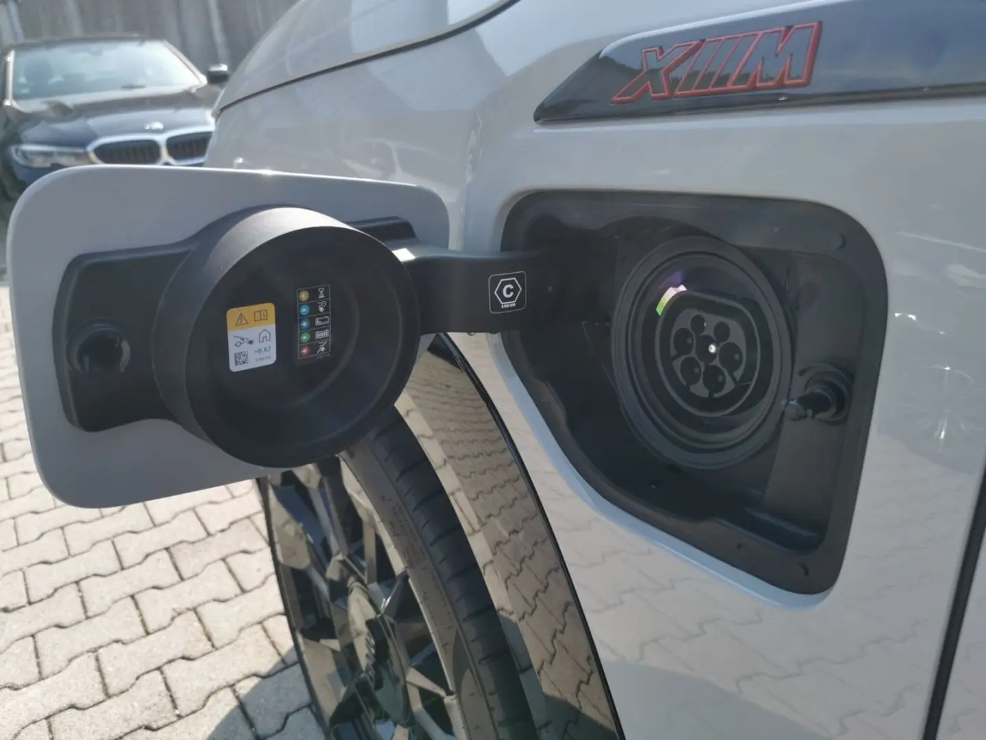 XM Label Red INDIVI KREIDE Sitzbelüft B&W Gestik