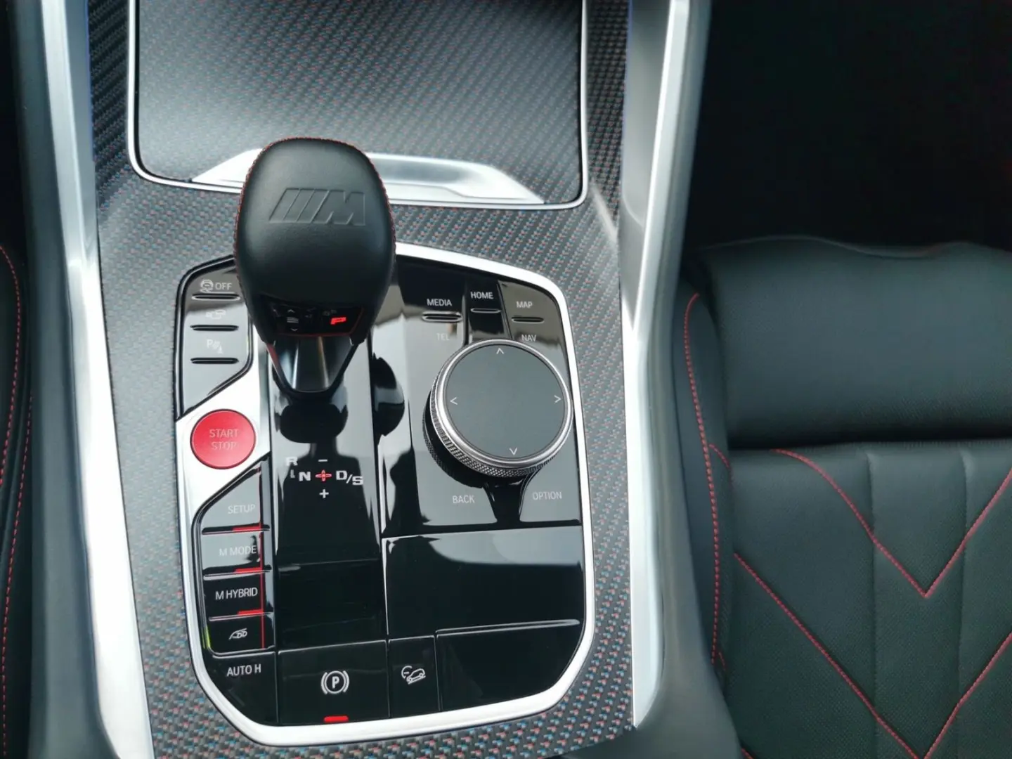 XM Label Red INDIVI KREIDE Sitzbelüft B&W Gestik