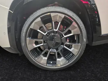 XM Label  € 1.190 Zubehörbonus  UPE  € 225.949 -