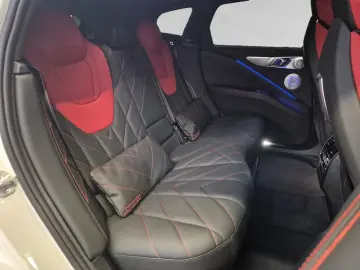 XM Label  € 1.190 Zubehörbonus  UPE  € 225.949 -