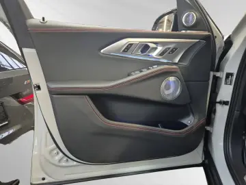 XM Label  € 1.190 Zubehörbonus  UPE  € 225.949 -