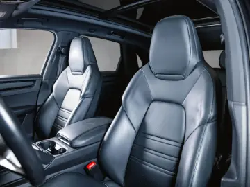 Cayenne E-Hybrid Panoramadach Luftfederung BOSE