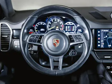 Cayenne E-Hybrid Panoramadach Luftfederung BOSE