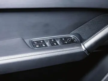 Cayenne E-Hybrid Panoramadach Luftfederung BOSE