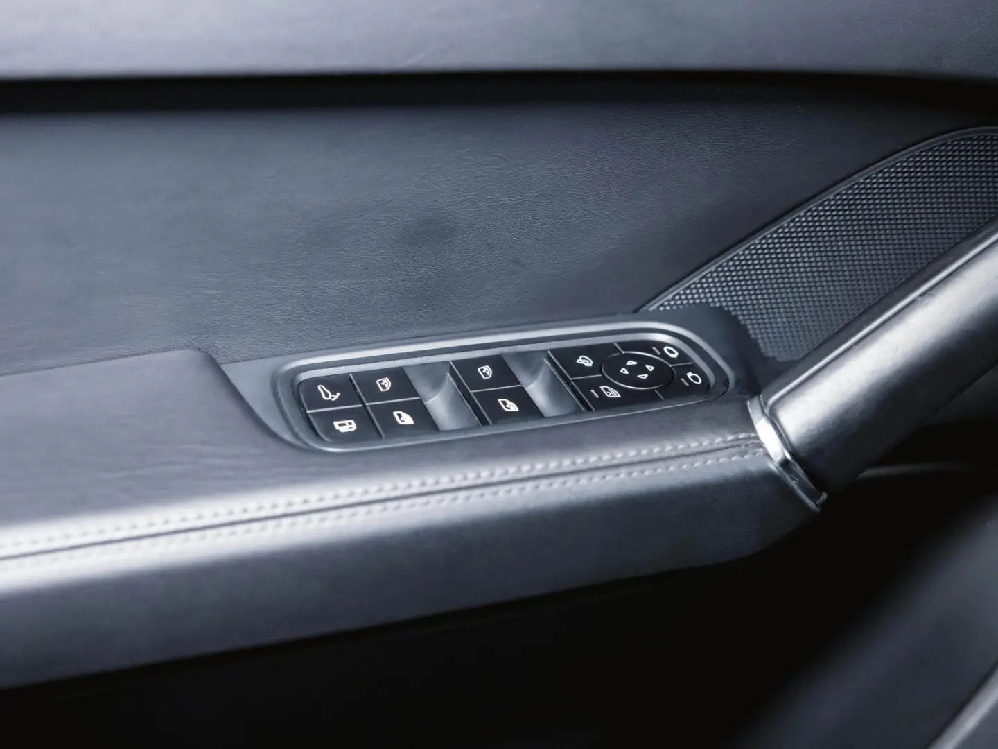 Cayenne E-Hybrid Panoramadach Luftfederung BOSE