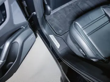 Cayenne E-Hybrid Panoramadach Luftfederung BOSE