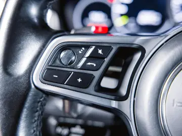 Cayenne E-Hybrid Panoramadach Luftfederung BOSE