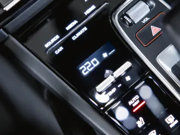 Cayenne E-Hybrid Panoramadach Luftfederung BOSE