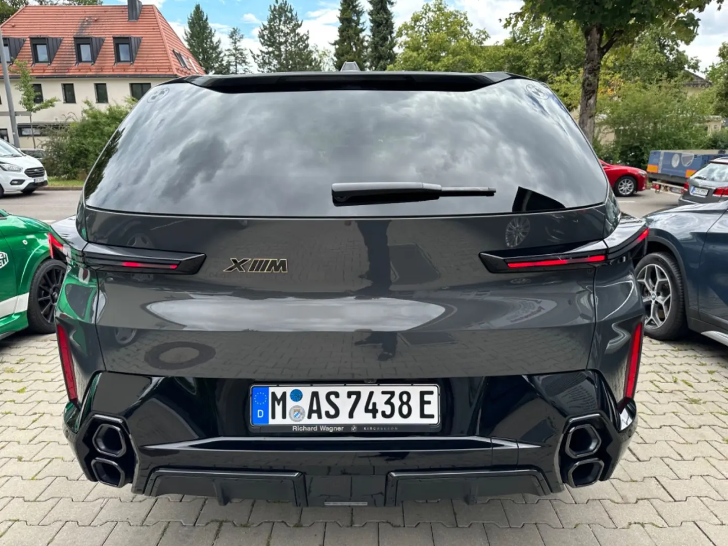 XM 4.4 360  AHK MASSAGE HEAD-UP 23  B&W CARBON