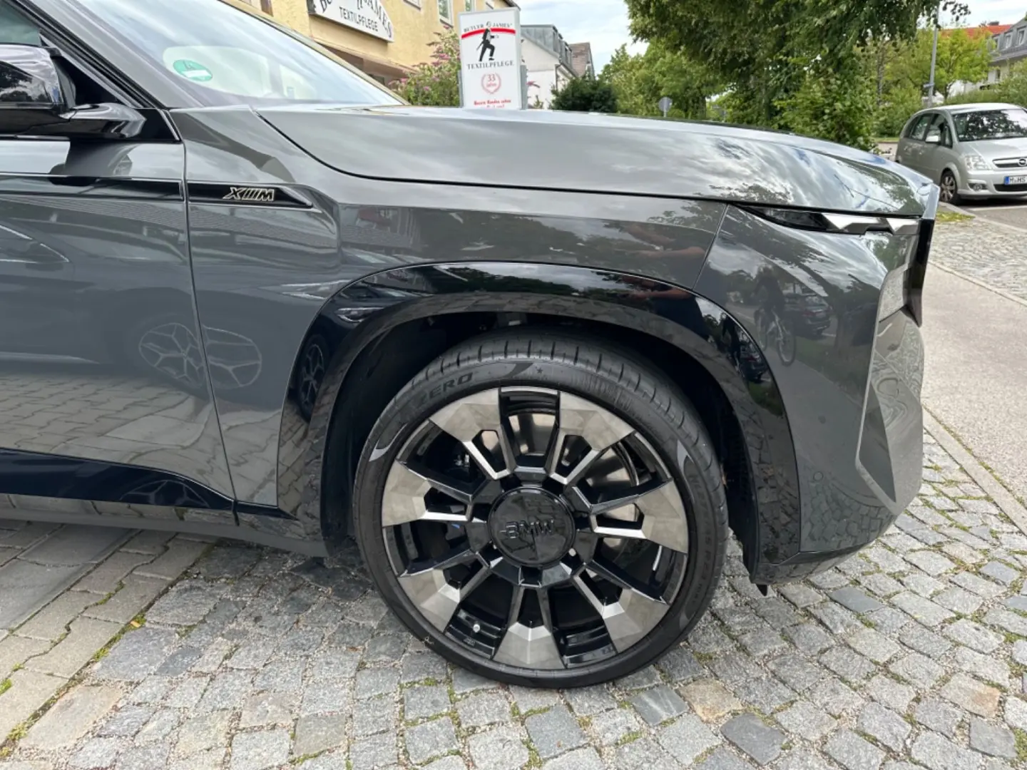 XM 4.4 360  AHK MASSAGE HEAD-UP 23  B&W CARBON