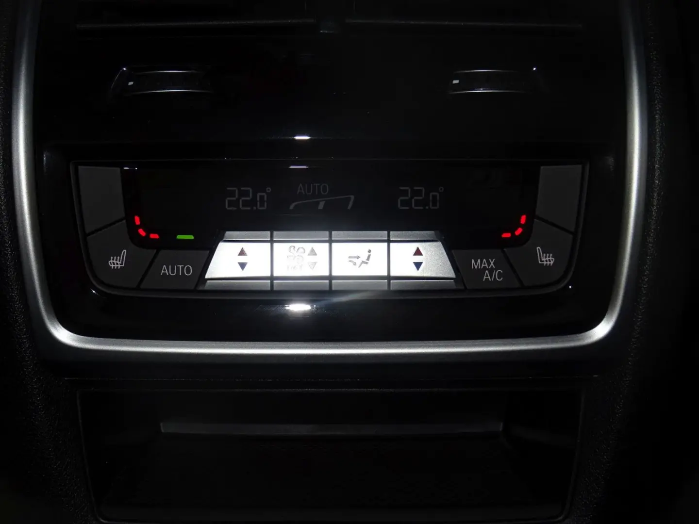 XM Label erst 2000km B&W DriversPackage AHK 360