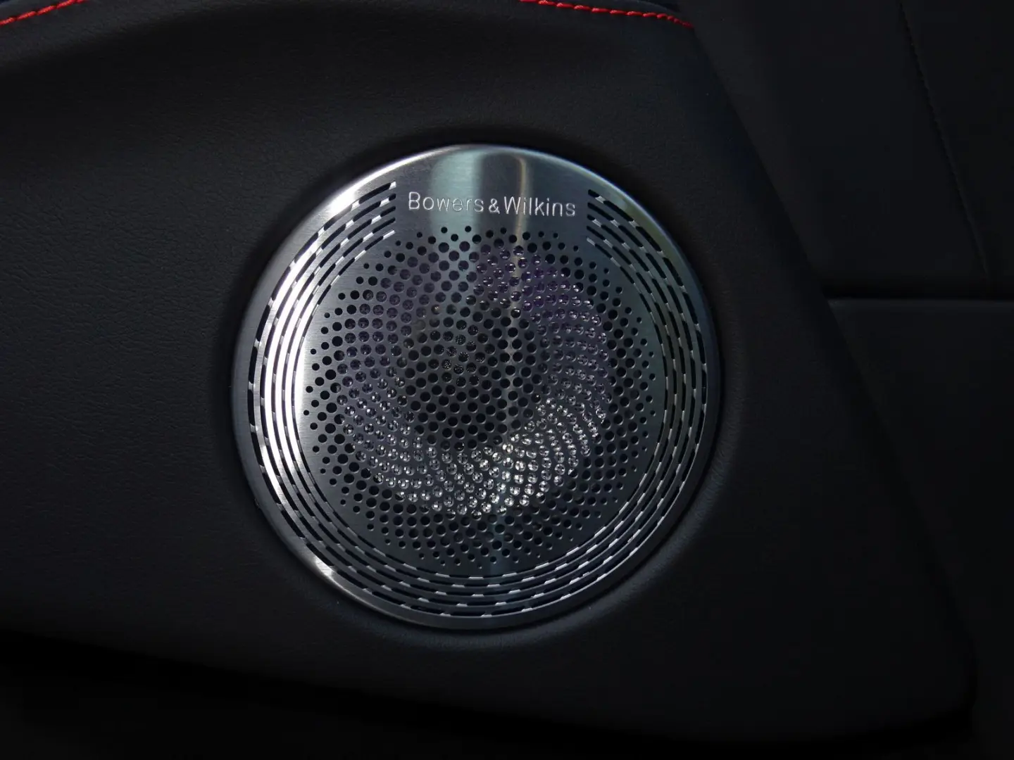 XM Label erst 2000km B&W DriversPackage AHK 360