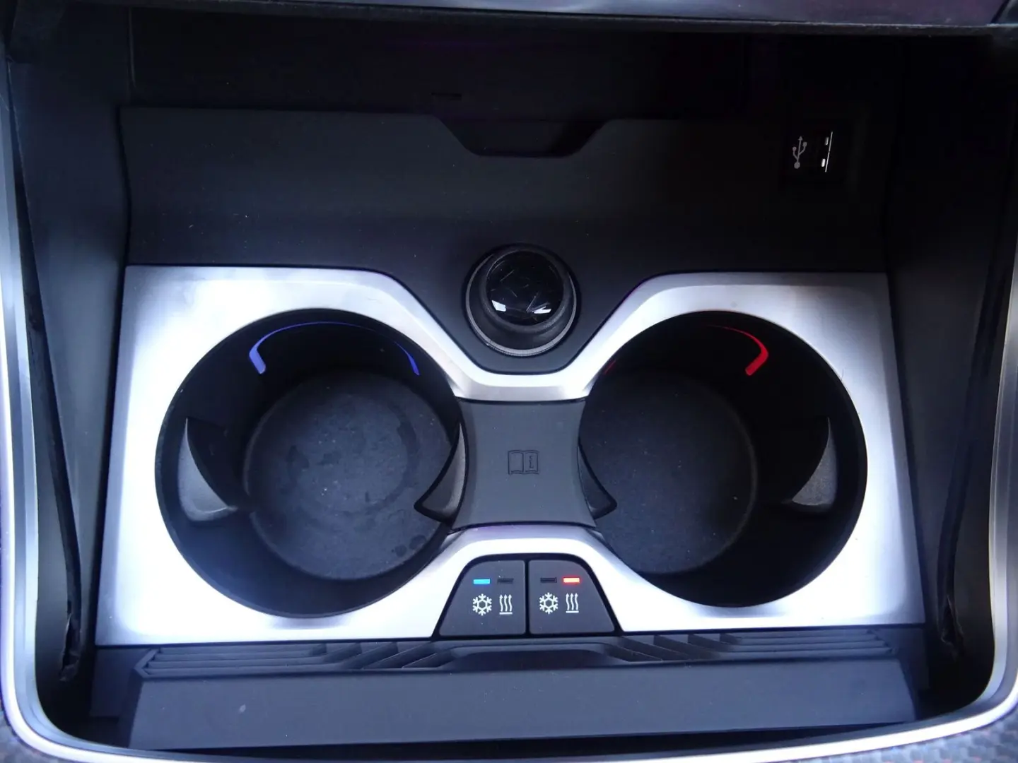 XM Label erst 2000km B&W DriversPackage AHK 360