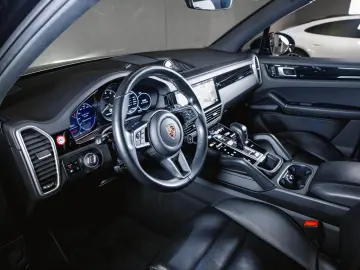 Cayenne E-Hybrid Panoramadach Luftfederung