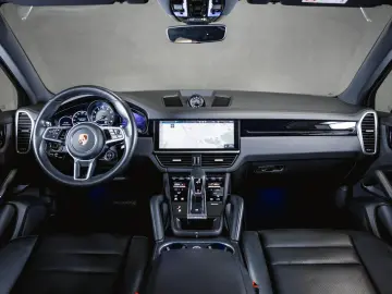 Cayenne E-Hybrid Panoramadach Luftfederung