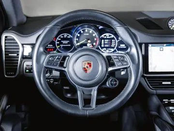 Cayenne E-Hybrid Panoramadach Luftfederung