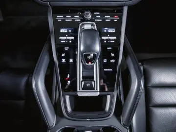 Cayenne E-Hybrid Panoramadach Luftfederung