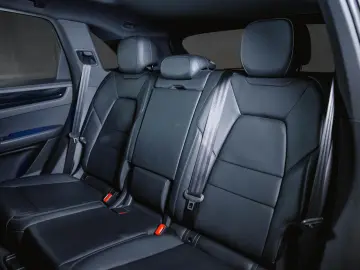 Cayenne E-Hybrid Panoramadach Luftfederung