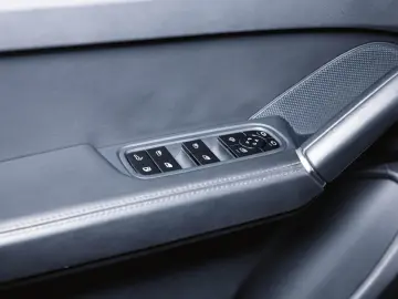 Cayenne E-Hybrid Panoramadach Luftfederung