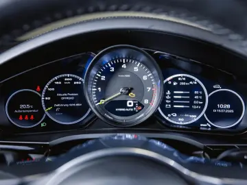 Cayenne E-Hybrid Panoramadach Luftfederung