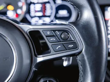 Cayenne E-Hybrid Panoramadach Luftfederung