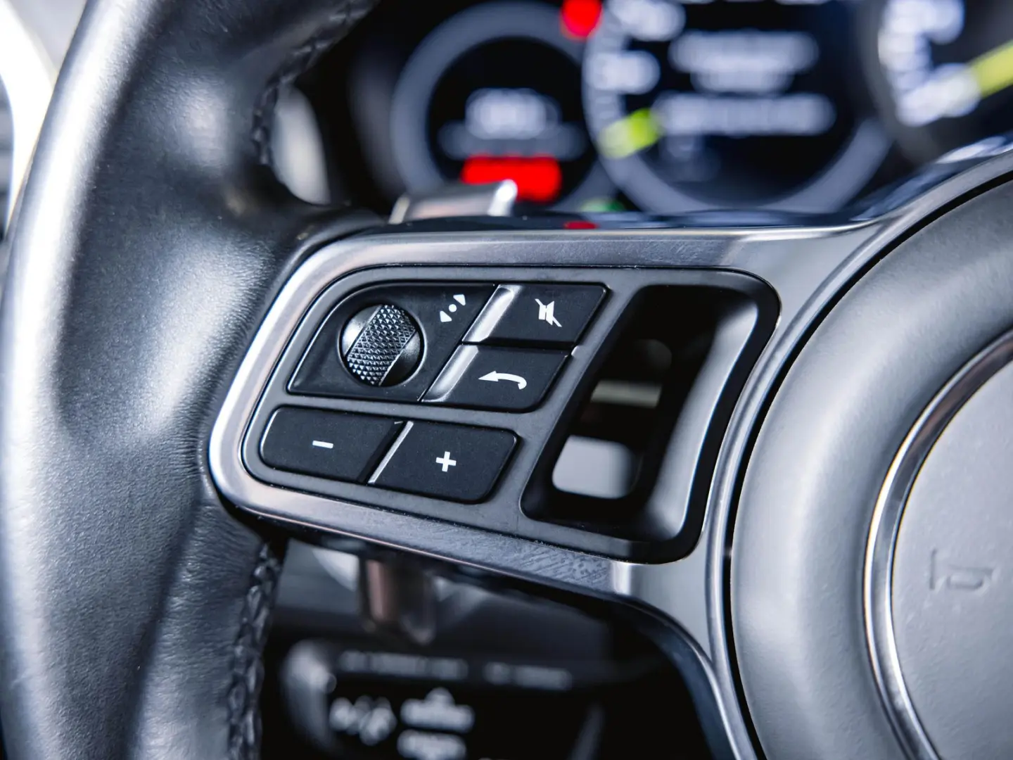 Cayenne E-Hybrid Panoramadach Luftfederung