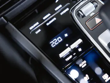 Cayenne E-Hybrid Panoramadach Luftfederung