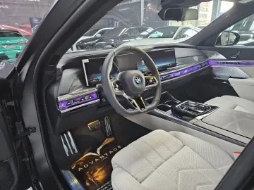 BMW M760e xDrive
