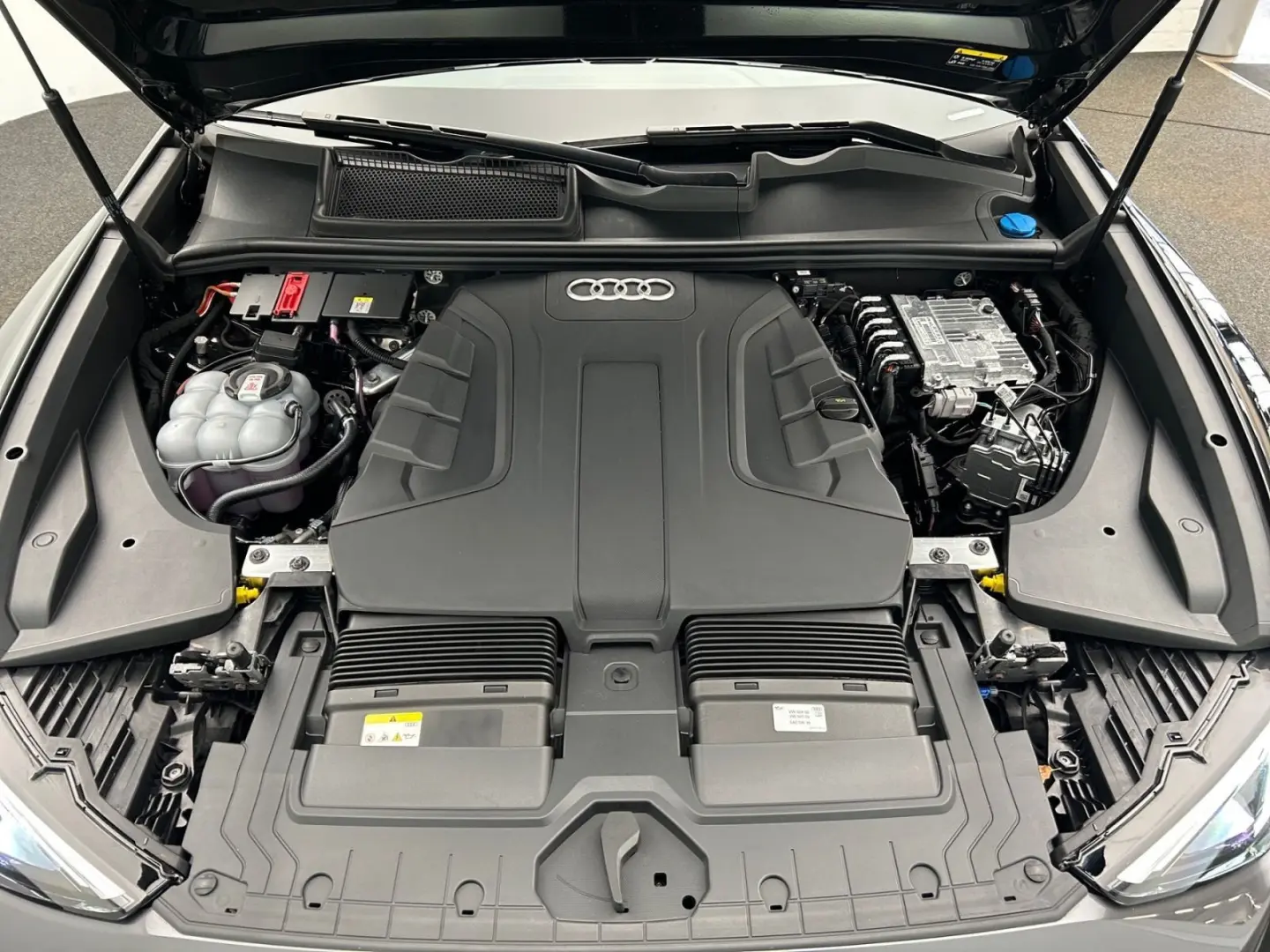 Q8 50 TDI qu S line tip Air HUD Pano Matrix Virt