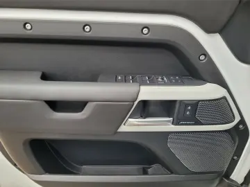 Defender 110 D300 X-DYNAMIC