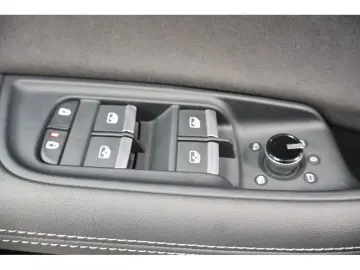 Q8 50 TDI quattro S line Navi Matrix AHK HUD