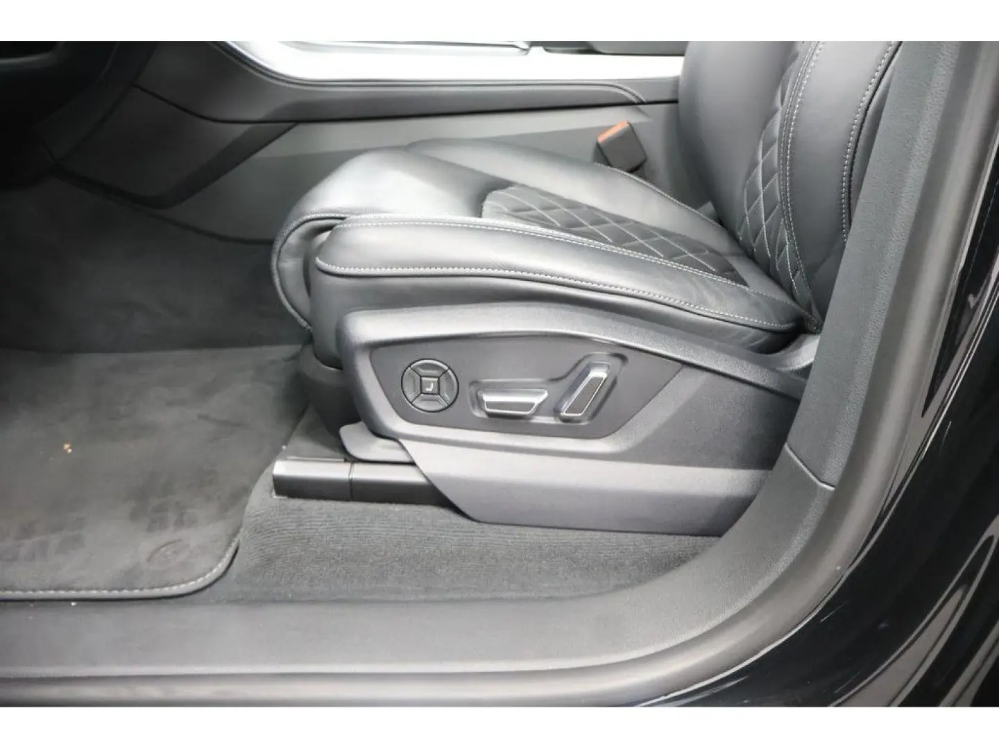 Q8 50 TDI quattro S line Navi Matrix AHK HUD