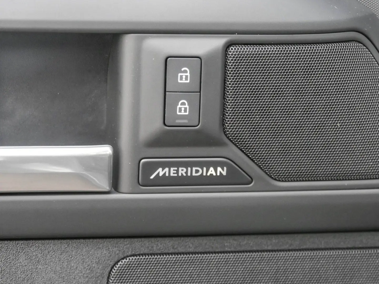 Defender D300 110 X-Dynamic