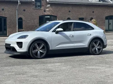 Macan 4 22 EXCLUSIVE CARBON INNODRIVE PANORAMA