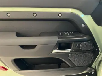 Defender 90 D300 75th Limited Edition Panorama