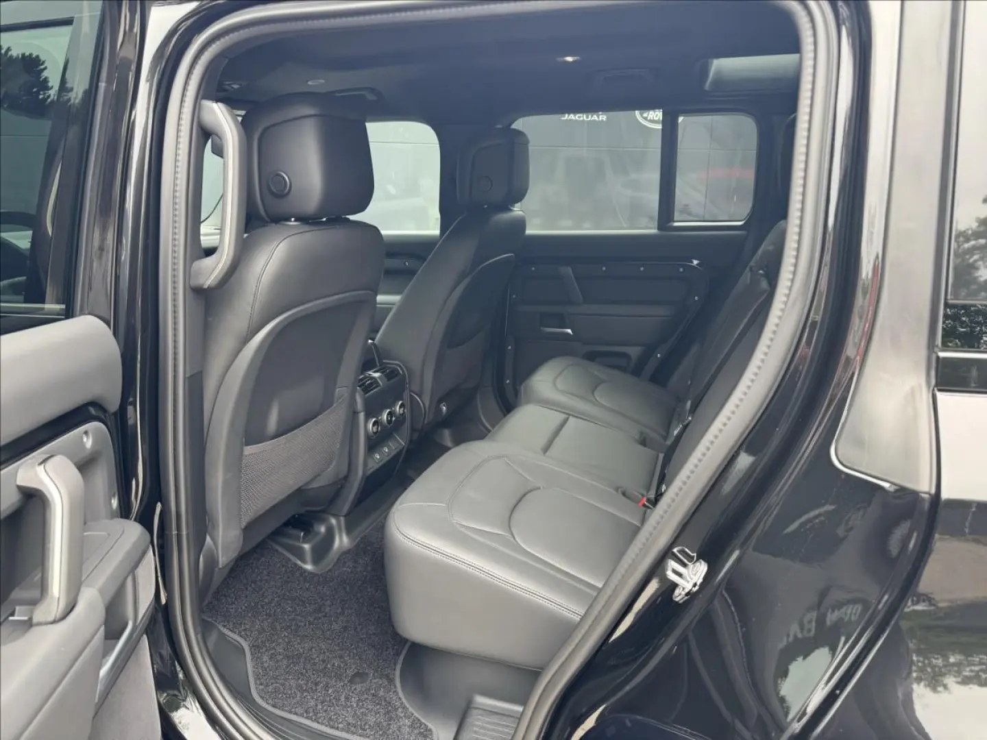 Defender D300 110 X-DYNAMIC SE ČR DPH