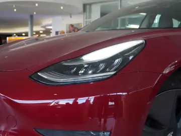 Model 3 LONGRANGE DUAL-MOTOR NAVI KAMERA DAB AHK