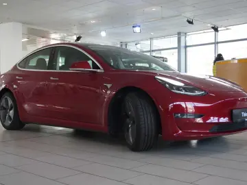 Model 3 LONGRANGE DUAL-MOTOR NAVI KAMERA DAB AHK