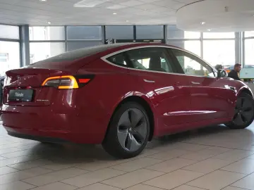 Model 3 LONGRANGE DUAL-MOTOR NAVI KAMERA DAB AHK