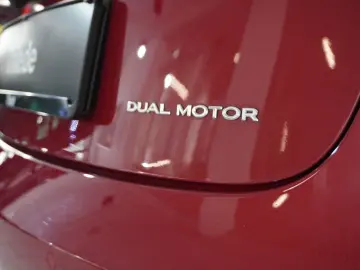 Model 3 LONGRANGE DUAL-MOTOR NAVI KAMERA DAB AHK