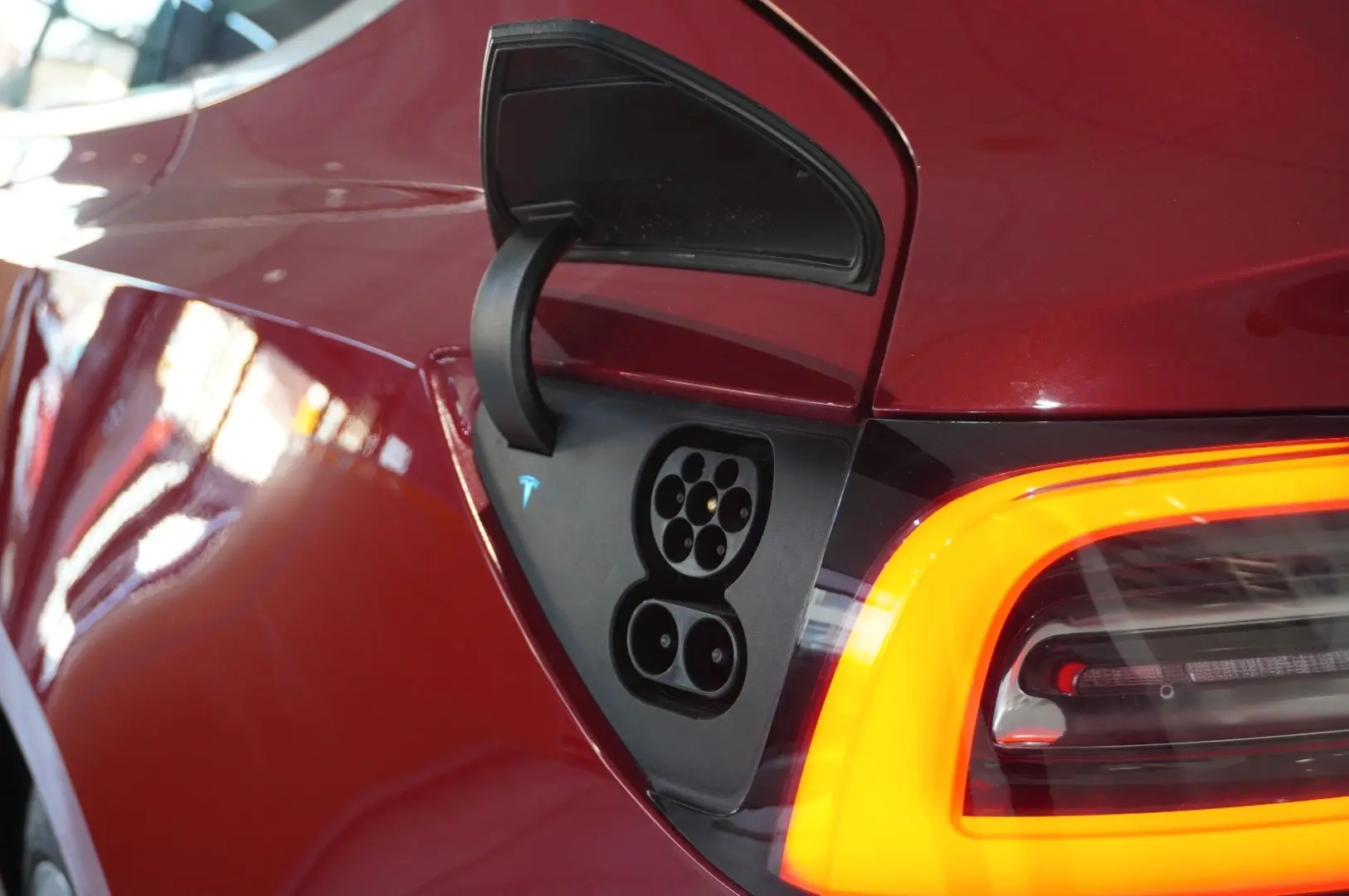 Model 3 LONGRANGE DUAL-MOTOR NAVI KAMERA DAB AHK