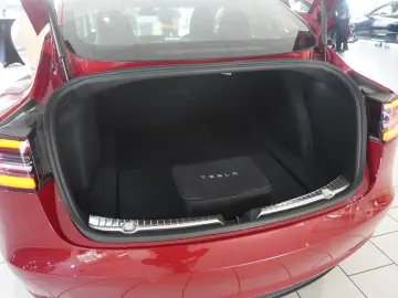 Model 3 LONGRANGE DUAL-MOTOR NAVI KAMERA DAB AHK