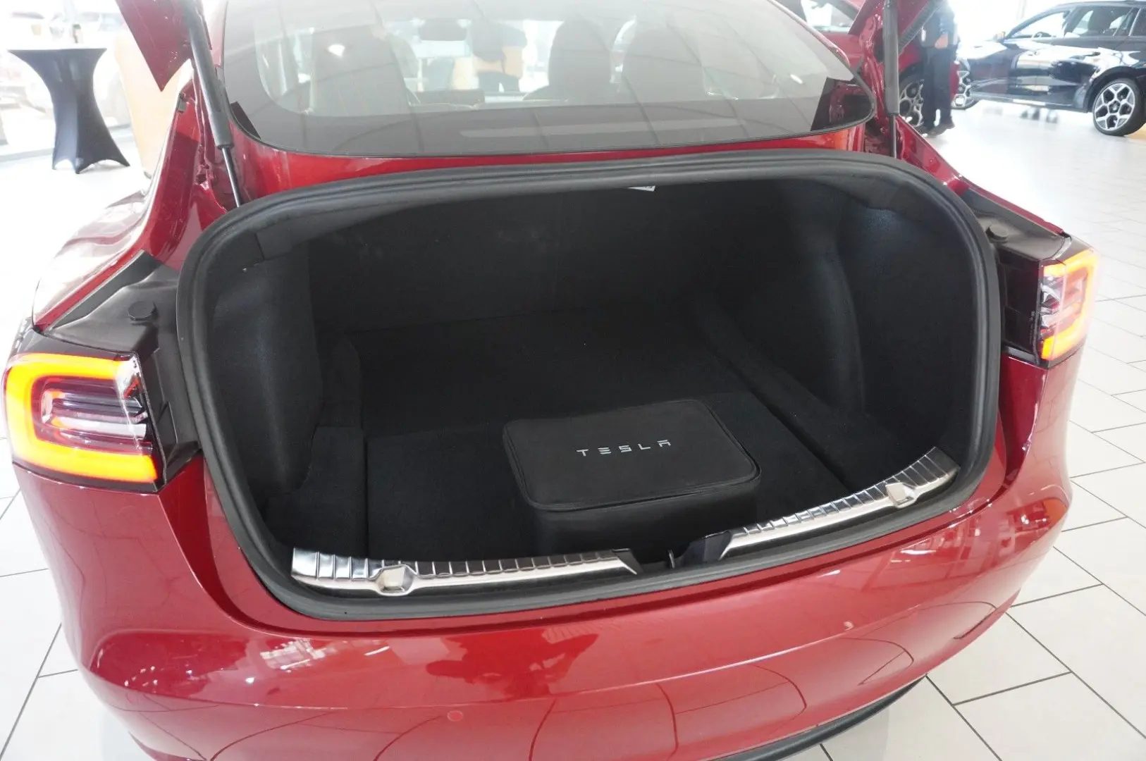 Model 3 LONGRANGE DUAL-MOTOR NAVI KAMERA DAB AHK