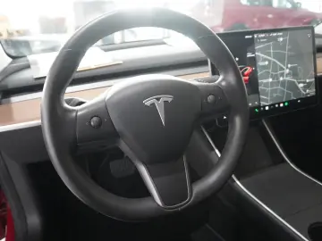 Model 3 LONGRANGE DUAL-MOTOR NAVI KAMERA DAB AHK